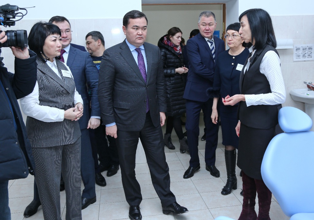 A trip of the akim of the Karaganda region to the Medical College of Zhezkazgan